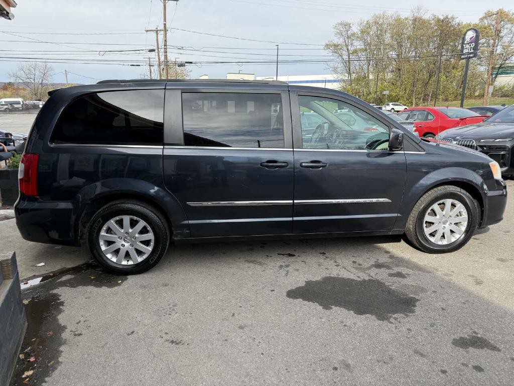 2014 Chrysler Town & Country Image 23