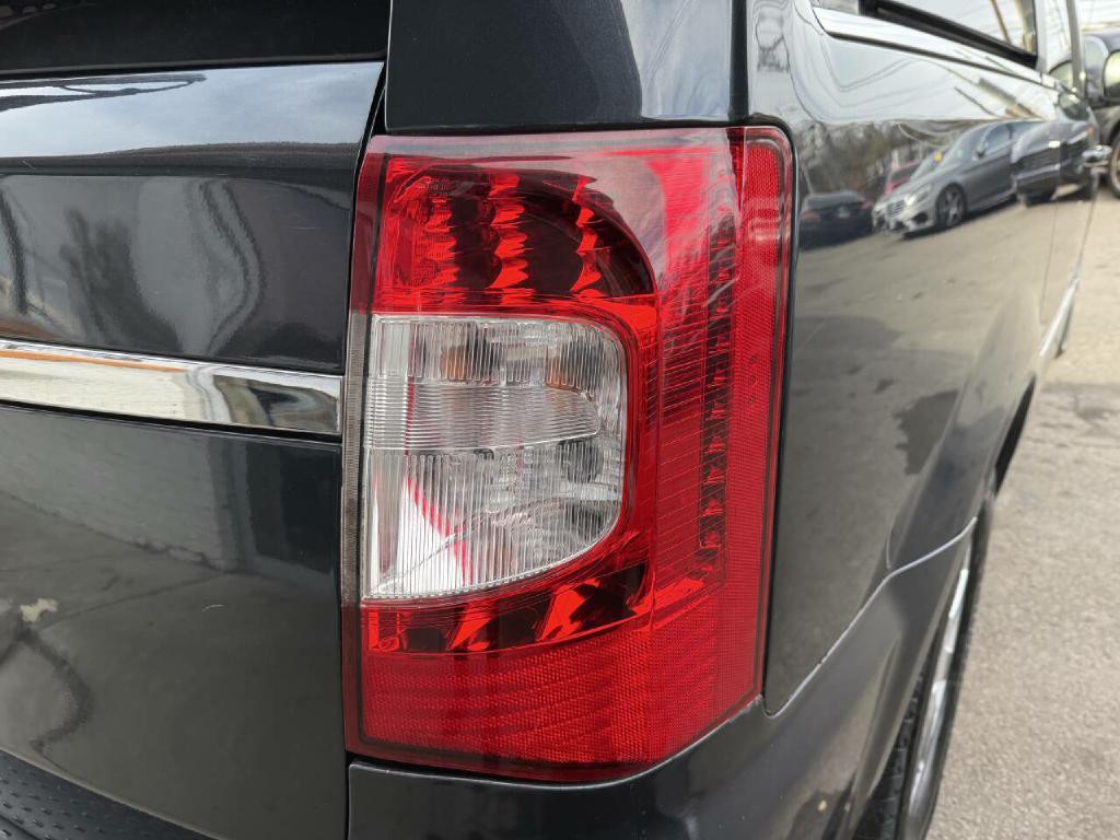 2014 Chrysler Town & Country Image 32