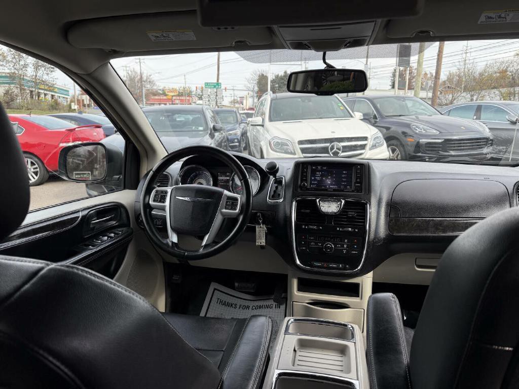 2014 Chrysler Town & Country Image 33