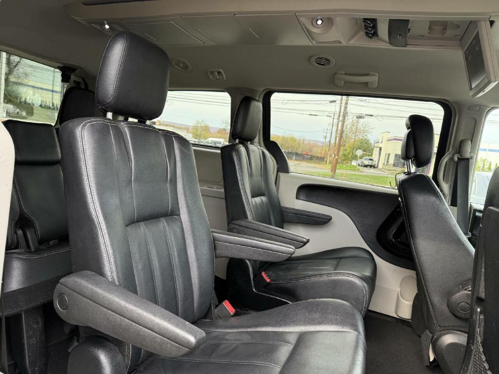 2014 Chrysler Town & Country Image 37