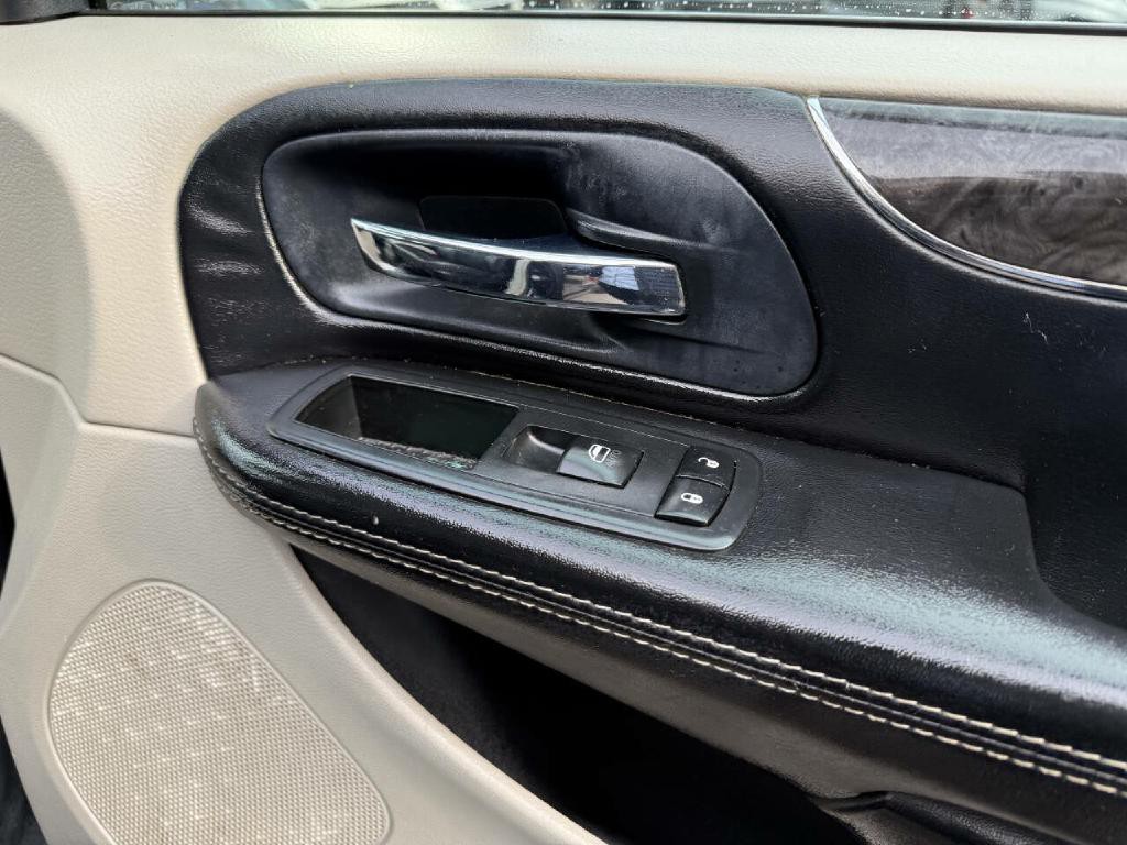 2014 Chrysler Town & Country Image 43