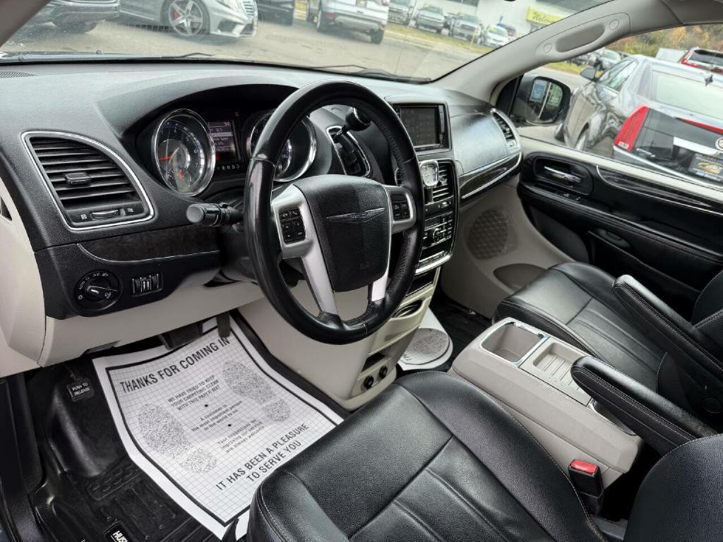 2014 Chrysler Town & Country Image 44
