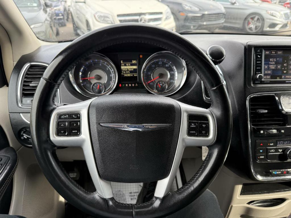 2014 Chrysler Town & Country Image 49