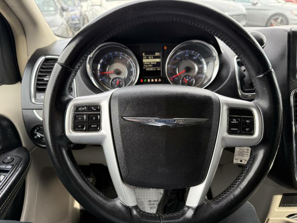 2014 Chrysler Town & Country Image 51