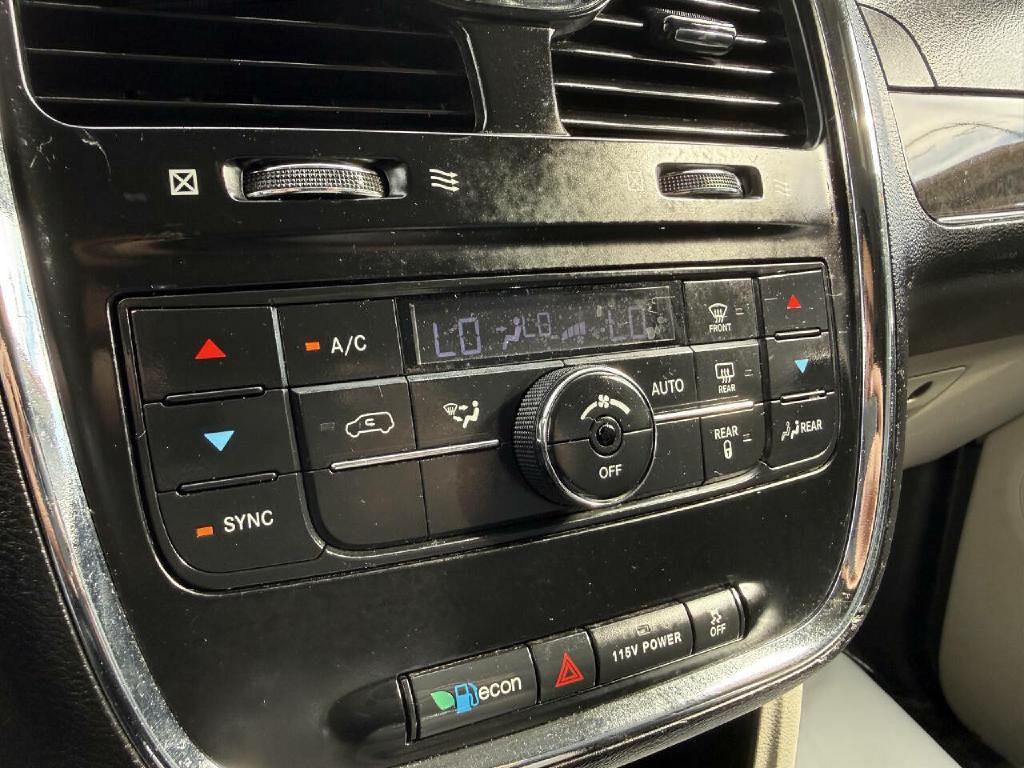 2014 Chrysler Town & Country Image 53