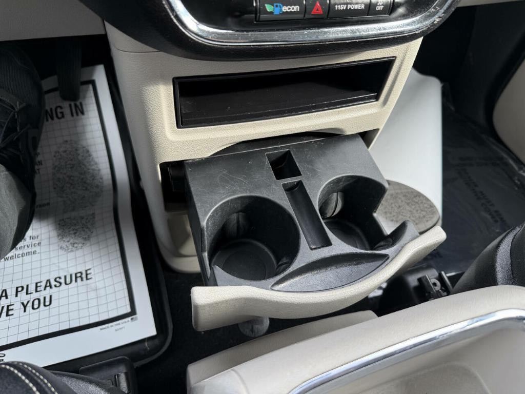 2014 Chrysler Town & Country Image 54