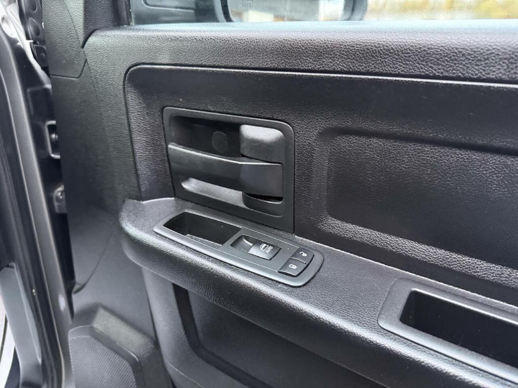 2013 RAM 1500 Image 32