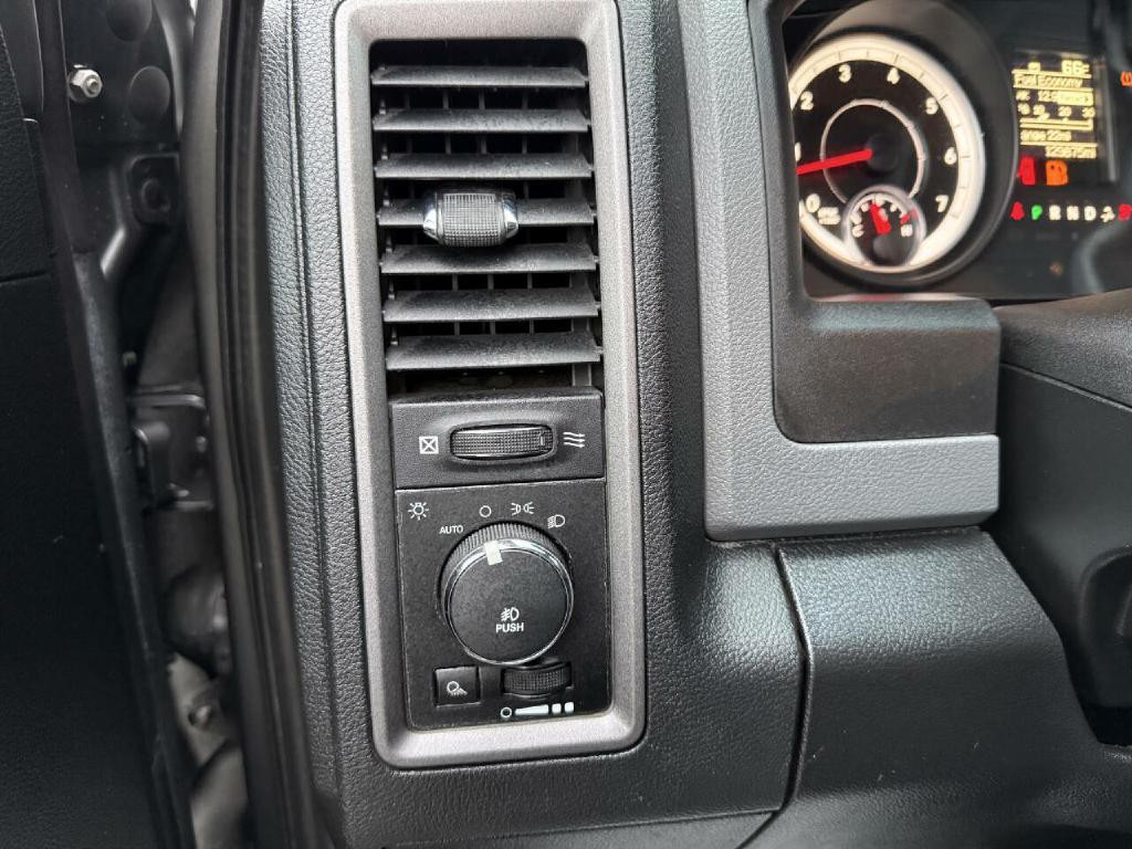 2013 RAM 1500 Image 35