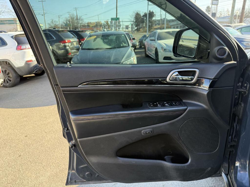 2017 Jeep Grand Cherokee Image 35