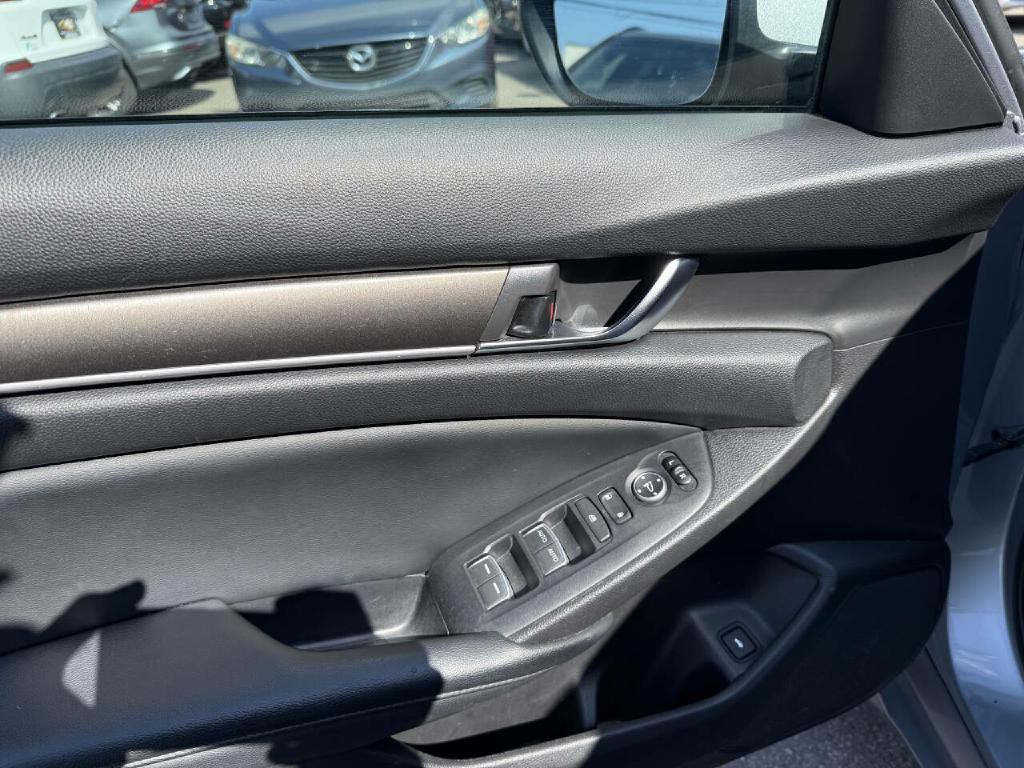 2018 Honda Accord Image 30