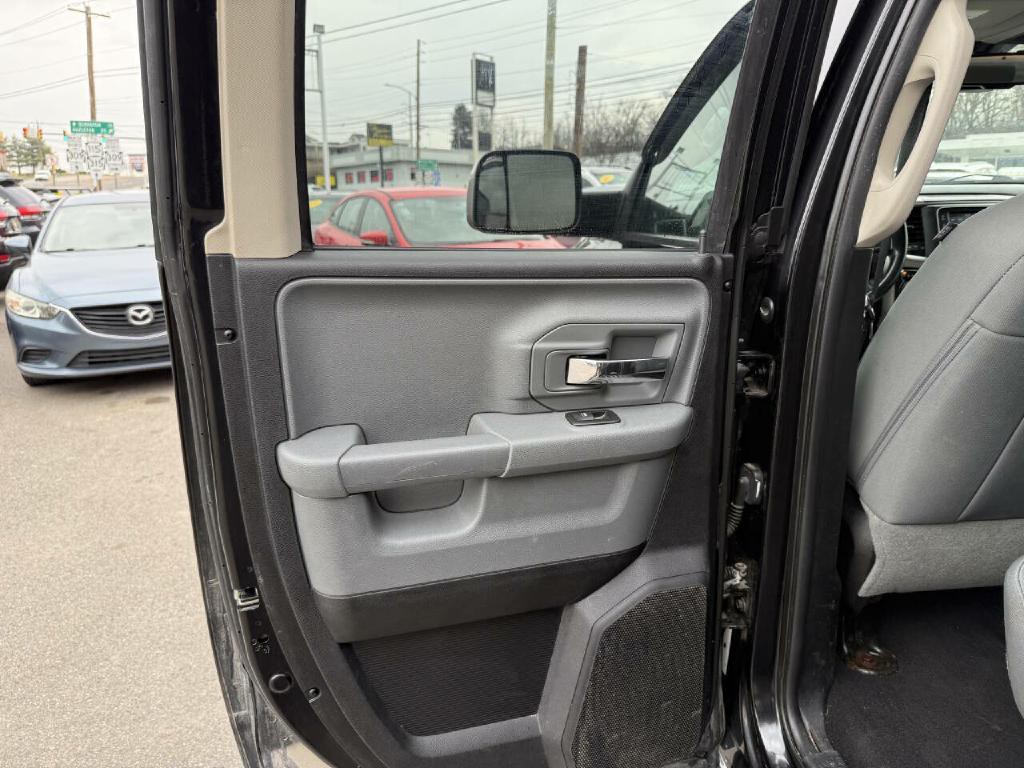 2016 RAM 1500 Image 32