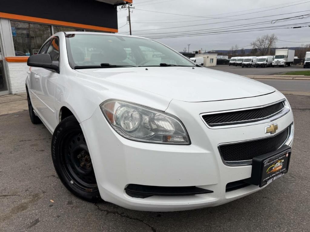 2010 Chevrolet Malibu Image 2