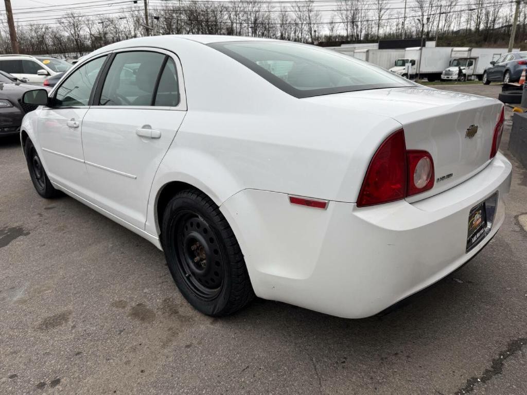 2010 Chevrolet Malibu Image 14