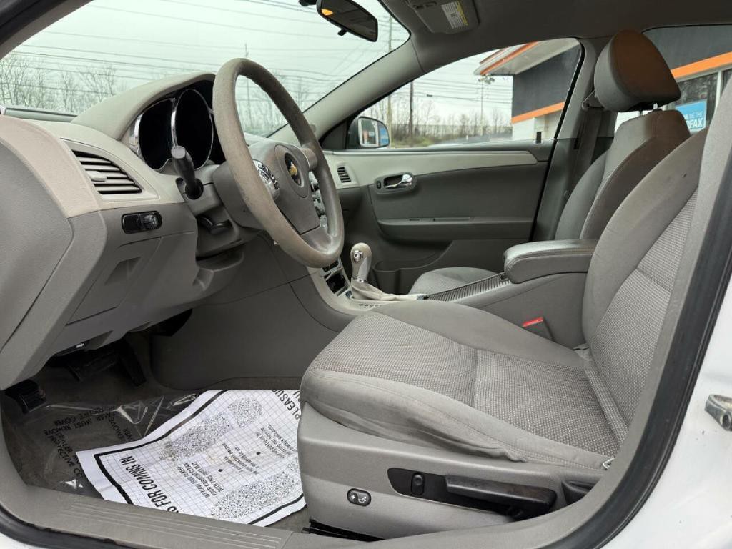 2010 Chevrolet Malibu Image 28