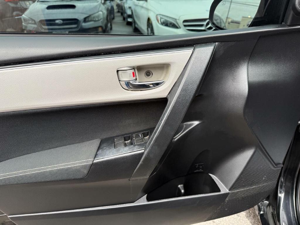 2017 Toyota Corolla Image 31