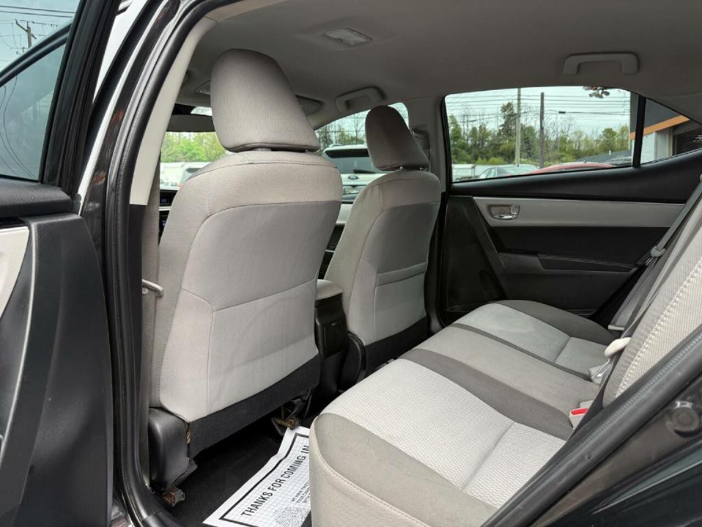 2017 Toyota Corolla Image 32
