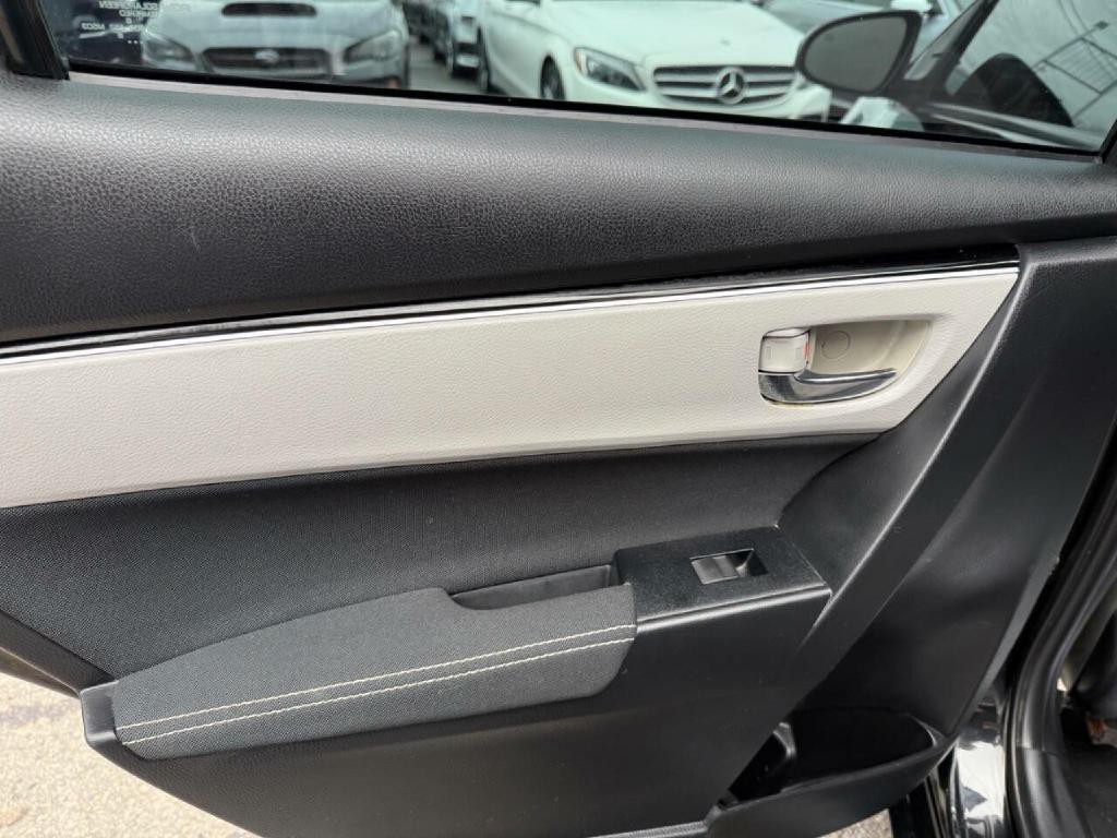 2017 Toyota Corolla Image 33