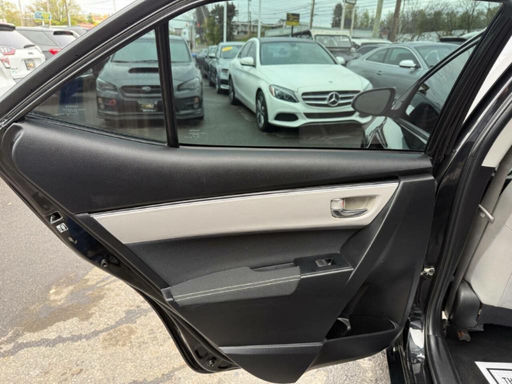 2017 Toyota Corolla Image 34