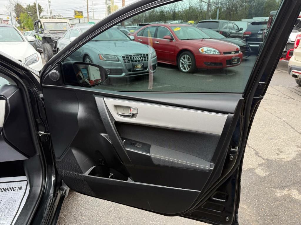 2017 Toyota Corolla Image 38