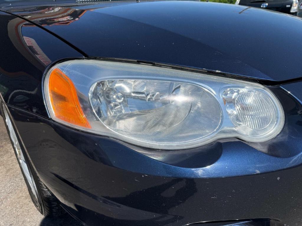 2004 Chrysler Sebring Image 24
