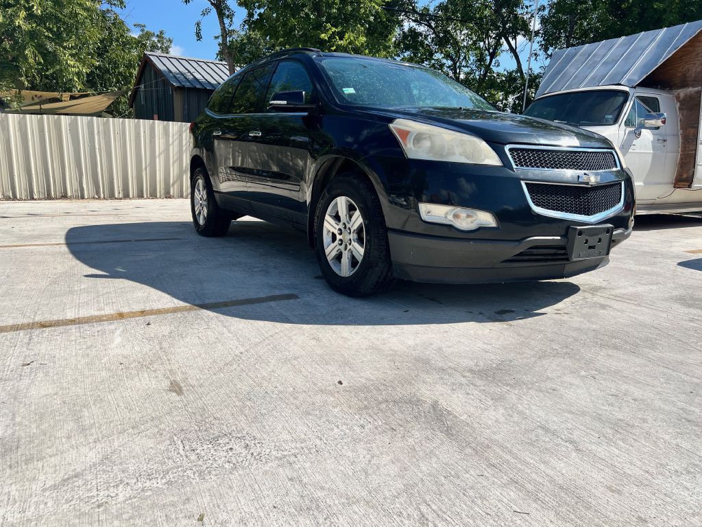 2011 Chevrolet Traverse Image 2