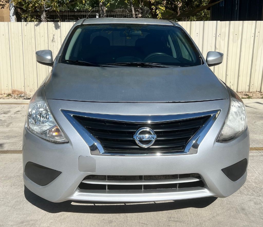 2018 Nissan Versa Image 3