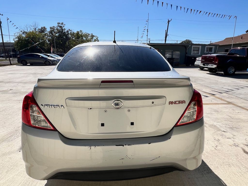 2018 Nissan Versa Image 4