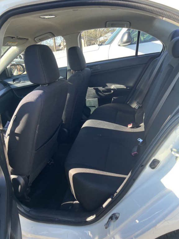 2015 Mitsubishi Lancer Image 4