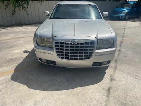 2007 Chrysler 300 Image 3