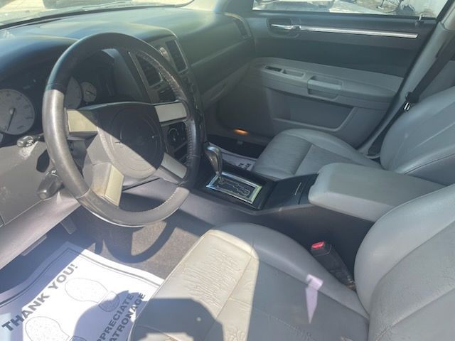 2007 Chrysler 300 Image 4