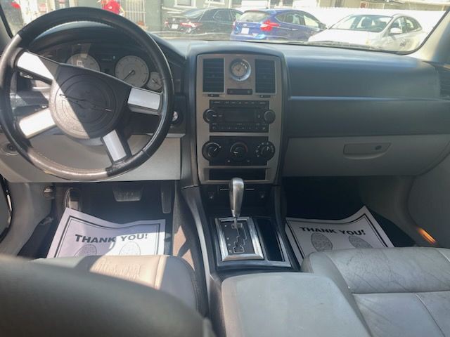 2007 Chrysler 300 Image 5