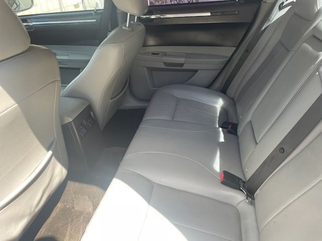 2007 Chrysler 300 Image 6