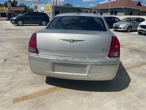 2007 Chrysler 300 Image 7