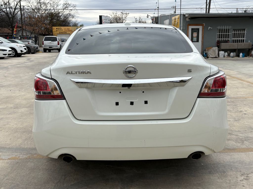 2015 Nissan Altima Image 4