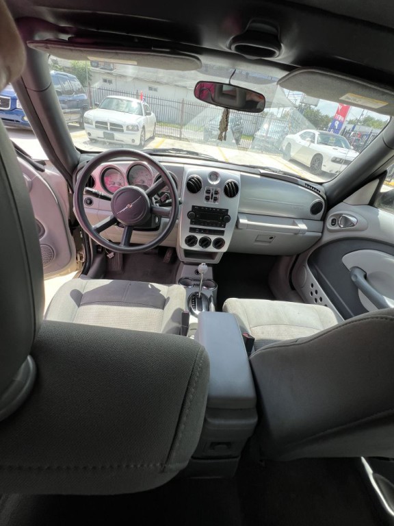 2007 Chrysler PT Cruiser Image 2