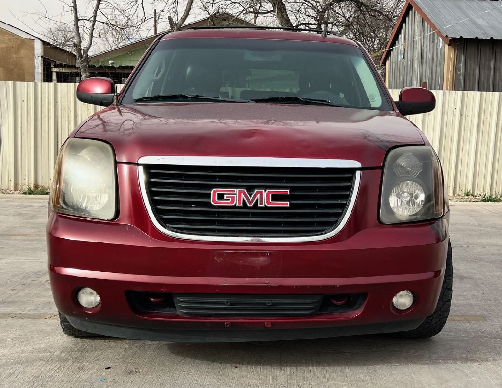 2010 GMC Yukon Image 2