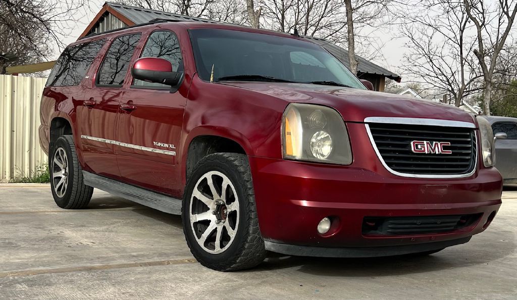 2010 GMC Yukon Image 3