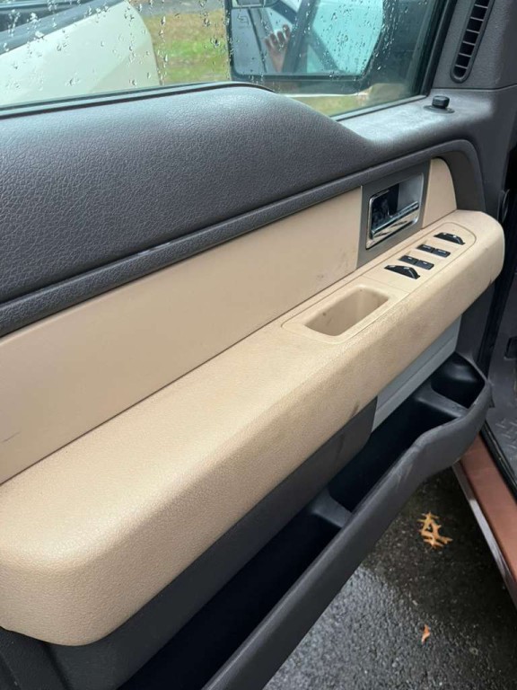 2011 Ford F-150 Image 4