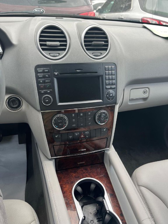 2010 Mercedes-Benz M-Class Image 12