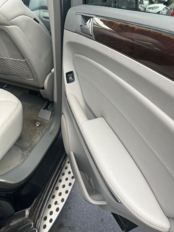 2010 Mercedes-Benz M-Class Image 15