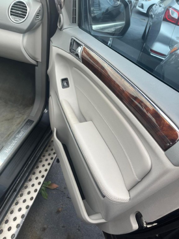 2010 Mercedes-Benz M-Class Image 16