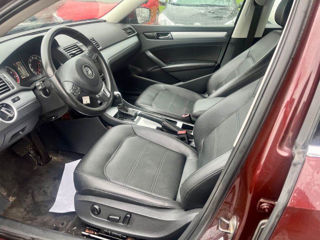 2012 Volkswagen Passat Image 9