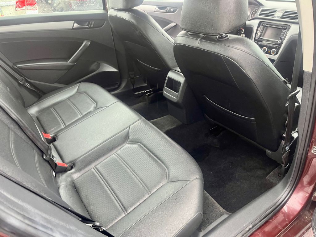 2012 Volkswagen Passat Image 13