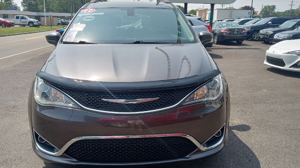 2017 Chrysler Pacifica Image 3