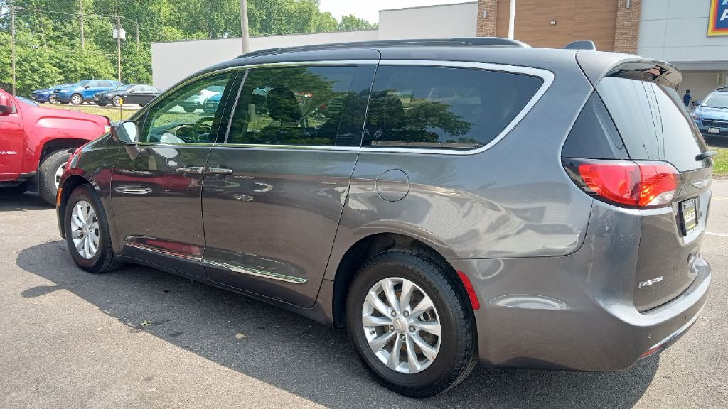 2017 Chrysler Pacifica Image 5