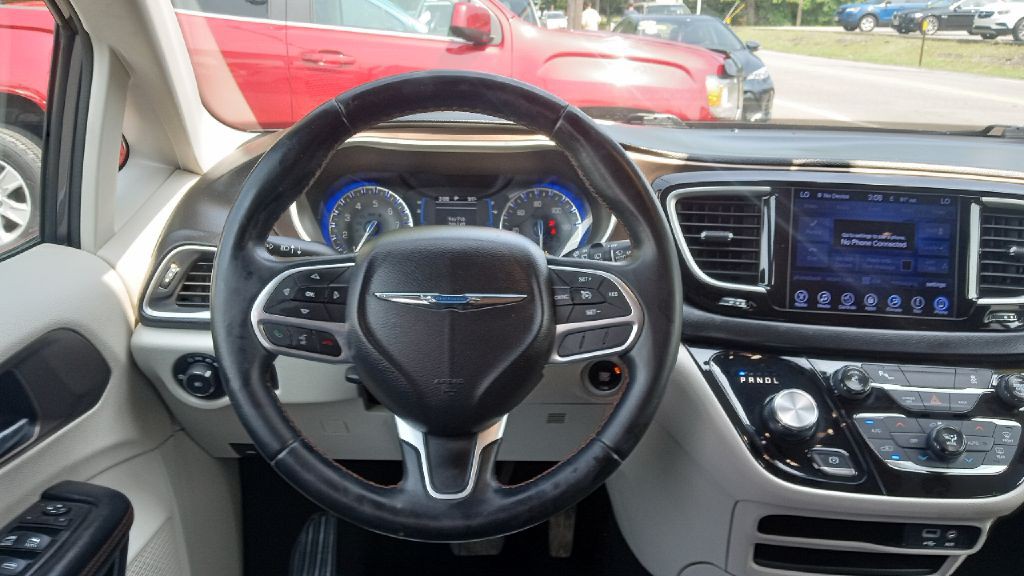 2017 Chrysler Pacifica Image 8