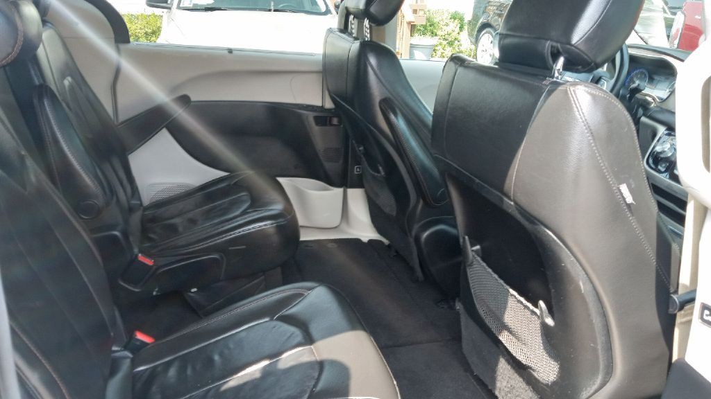 2017 Chrysler Pacifica Image 12