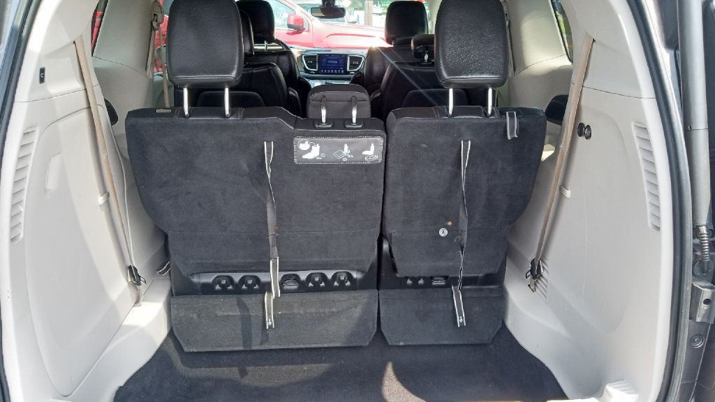 2017 Chrysler Pacifica Image 13