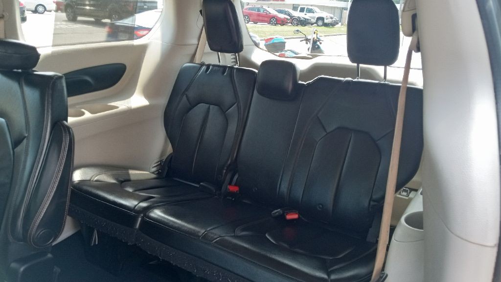 2017 Chrysler Pacifica Image 14