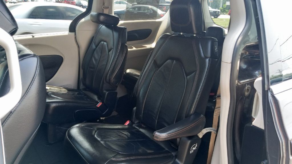 2017 Chrysler Pacifica Image 15